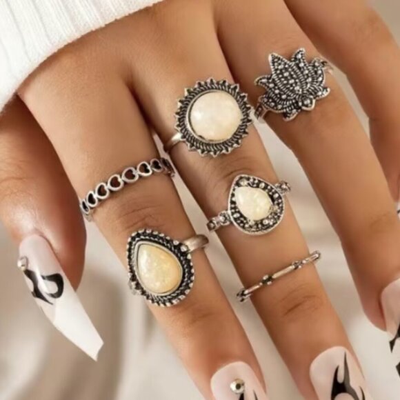 Large Lot of 77 Boutique Ring Sets (8 Sets) - Picture 5 of 9